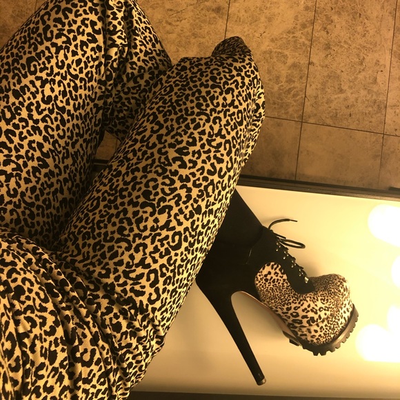 Alaia Suede Platform Booties - Picture 6 of 6